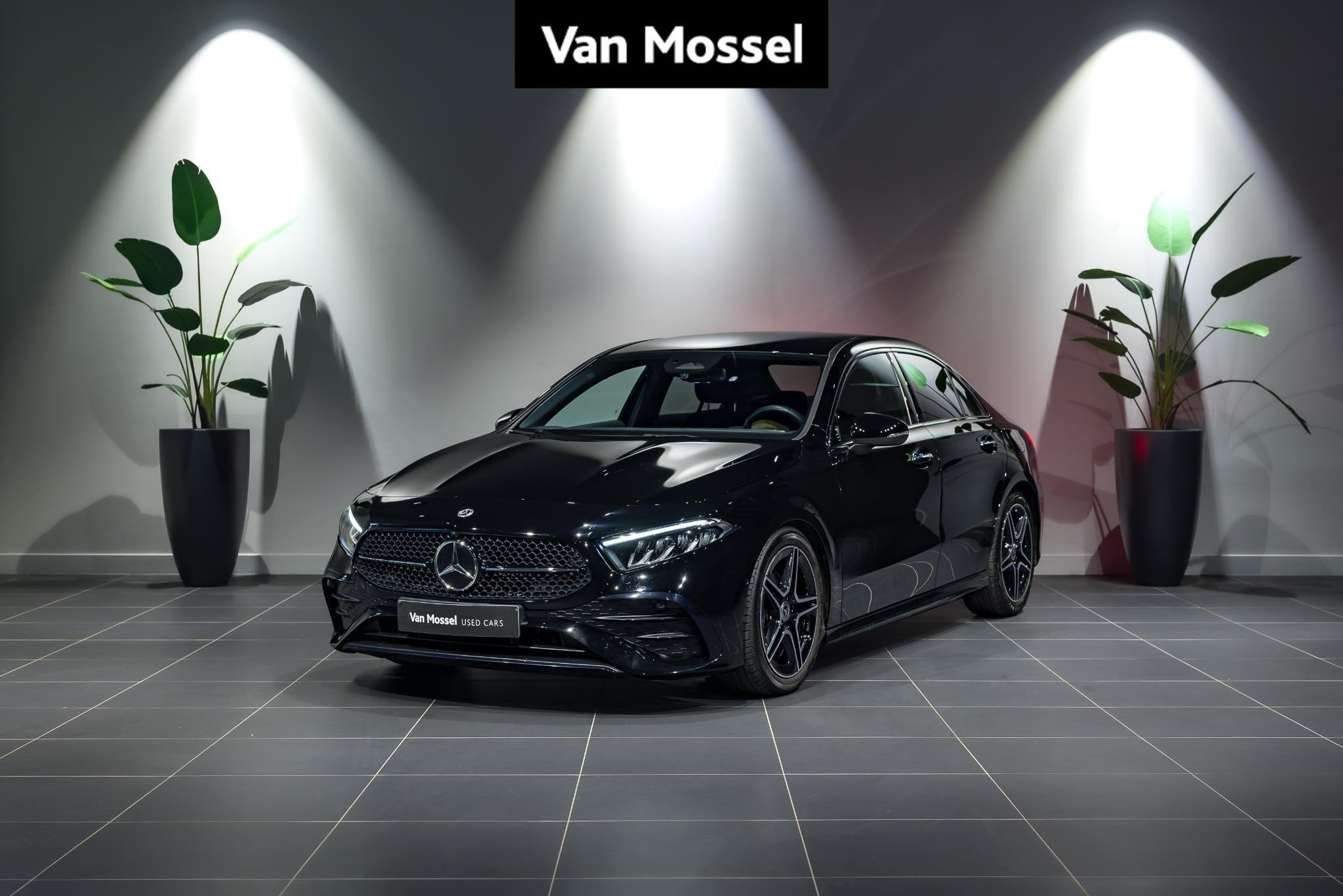 Mercedes-Benz A-Klasse Limousine A 180 AMG Line FACELIFT | C, 4 deurs, Gebruikt, 4 cilinders, 136 pk
