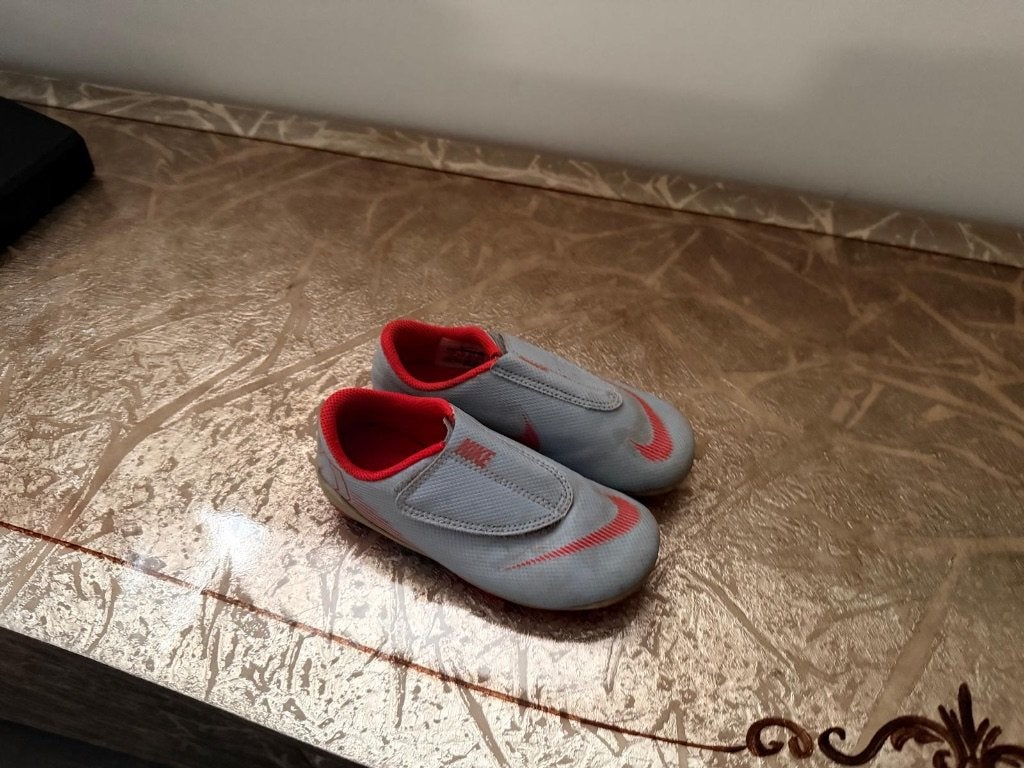 Nike Voetbalschoenen Maat 28,5 - Zeer Goede Staat, Enlèvement ou Envoi, Chaussures