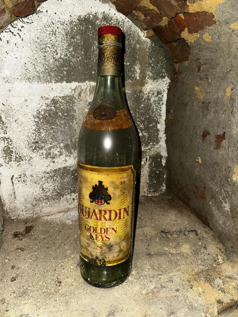 3-liter fles Dujardin Golden Keys Weinbrand, Verzamelen, Ophalen, Zo goed als nieuw