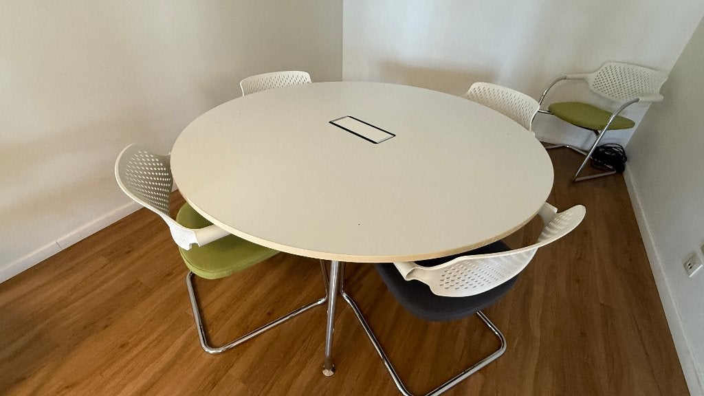 ICF ronde vergadertafel 150 cm met 6 stoelen, Zakelijke goederen, Vergader- of Presentatieruimte, Ophalen, Gebruikt, Tafel