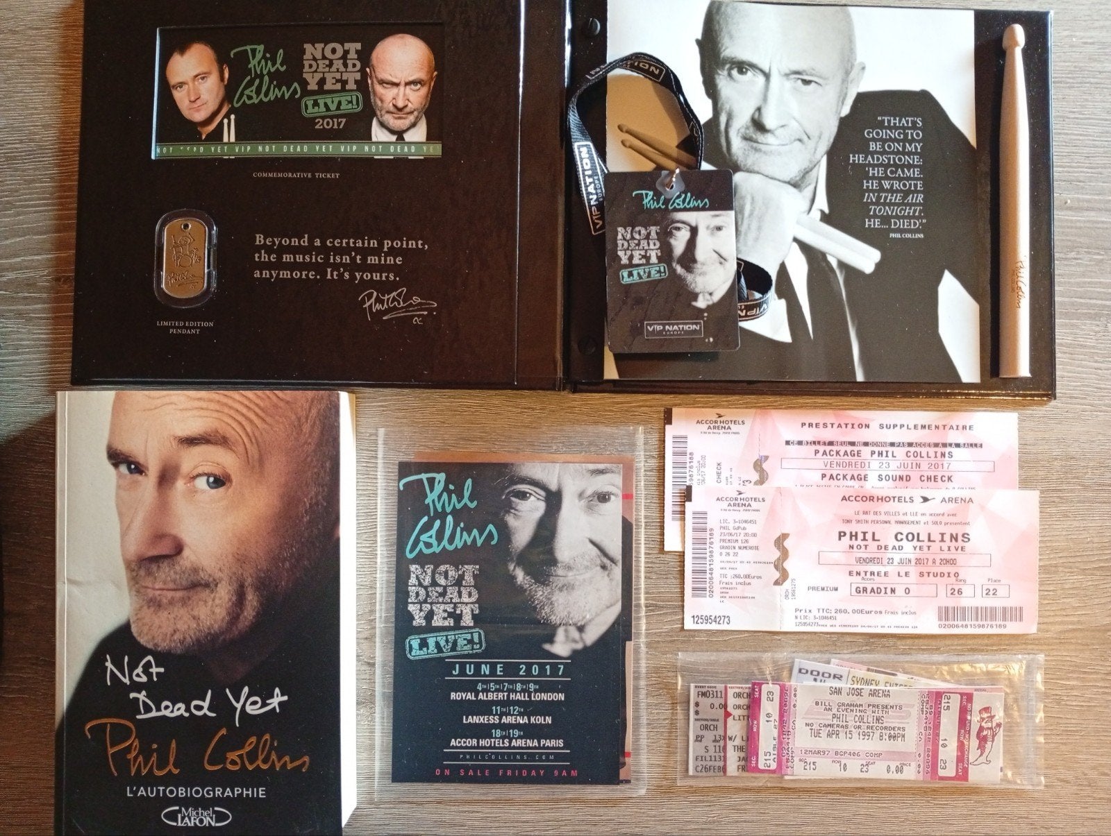 Phil Collins – Not Dead Yet VIP Box Memorabilia Set + Boek +, Ophalen, Nieuw in verpakking