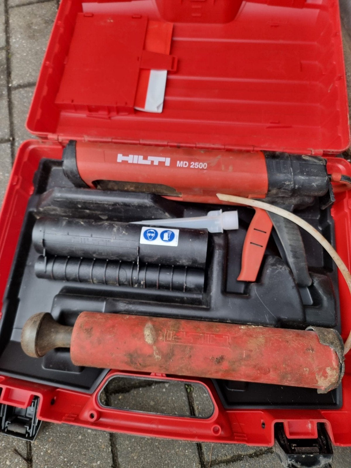 Hilti silicone pistool, Ophalen