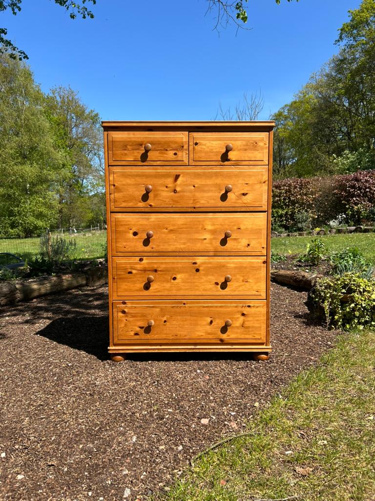 massief grenen ladekast / hoge commode – veel opbergruimte, Huis en Inrichting, Ophalen, Zo goed als nieuw