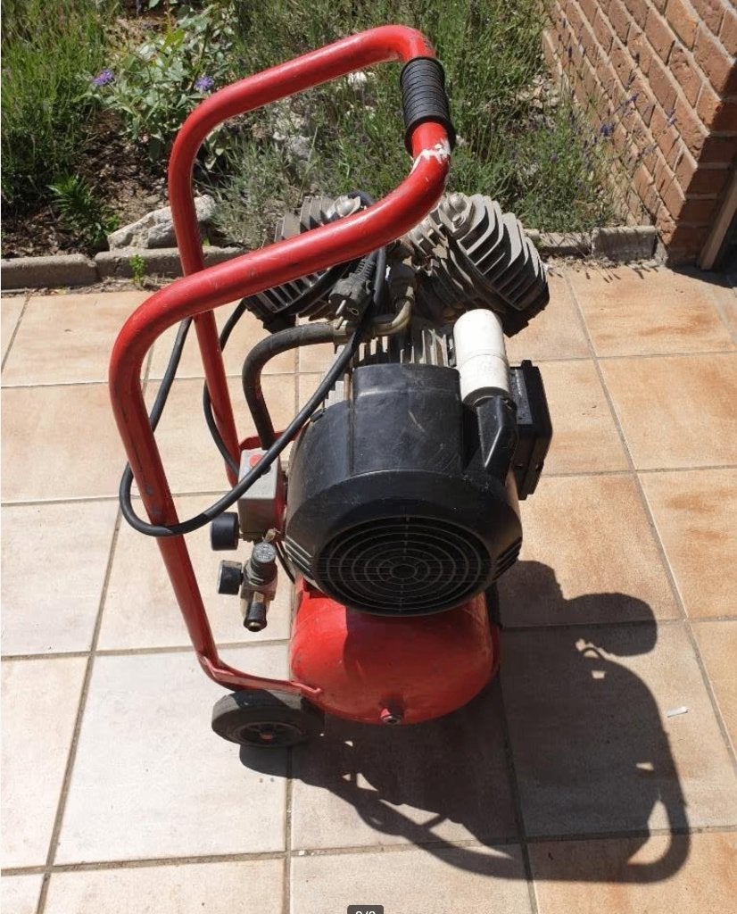 compressor DARI twee-cylinder professioneel, Ophalen, 10 bar of meer, Zo goed als nieuw, Geluidgedempt