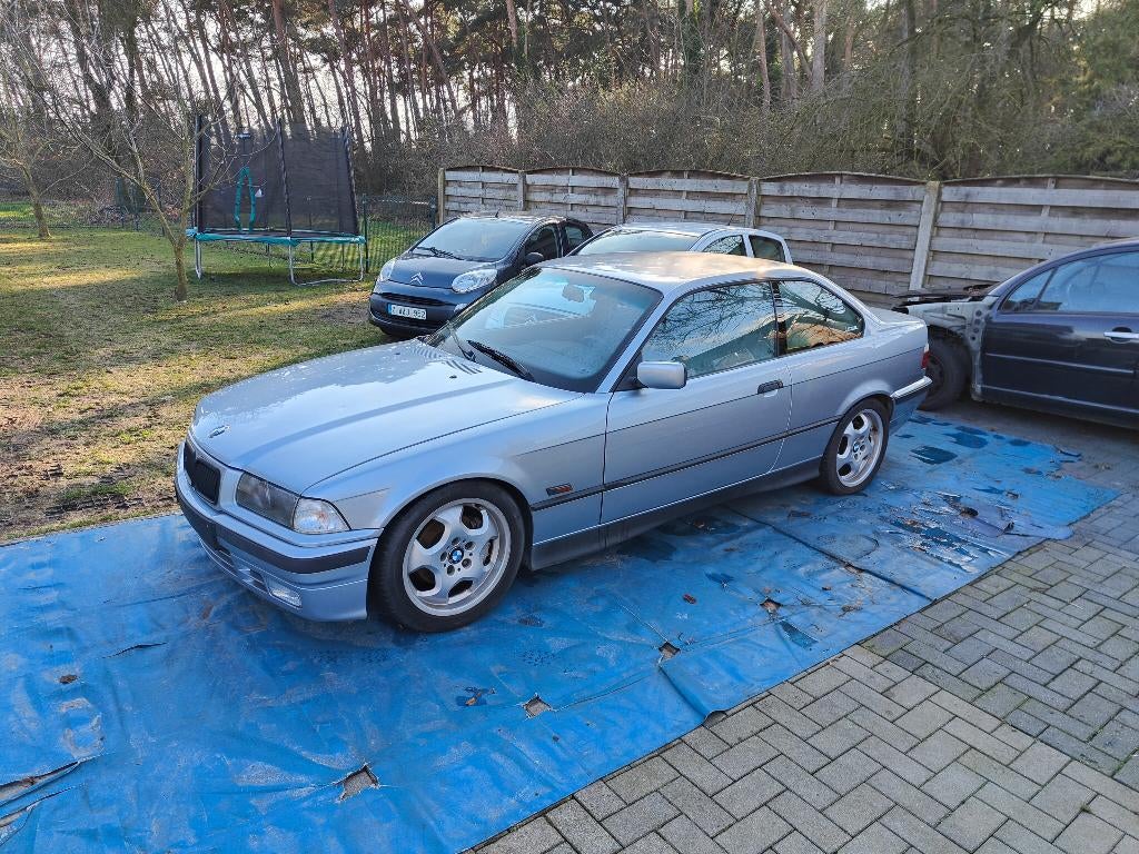 Bmw e36 coupé 325i, Auto's, BMW, Achterwielaandrijving, Zwart, Radio, Leder