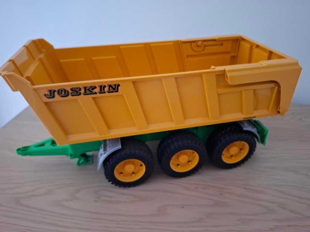 Bruder Joskin kipper aanhangwagen, Ophalen