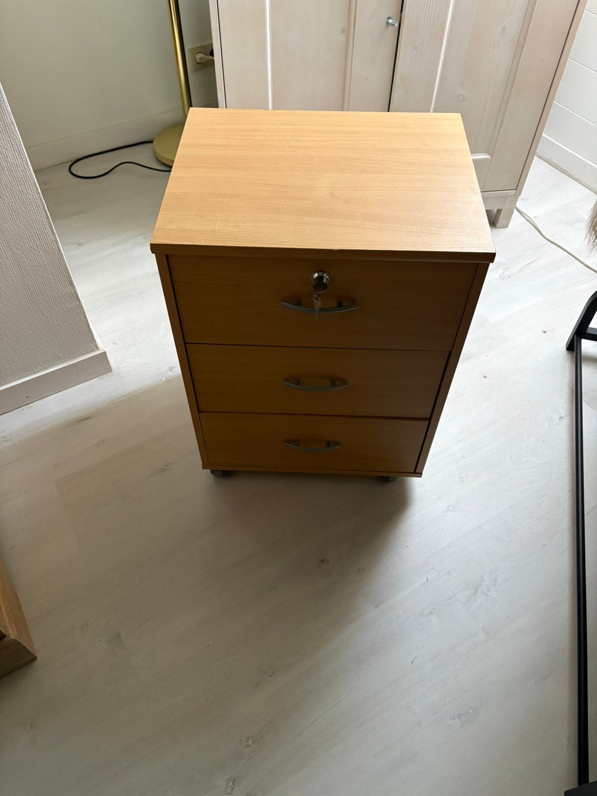 Ladenkastje met slot op wieltjes, Ophalen, Gebruikt