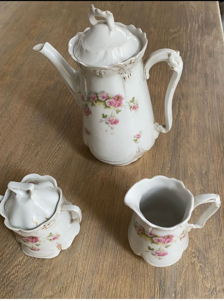 Porseleine theepot, melkkan en suikerpot, Antiek en Kunst, Ophalen