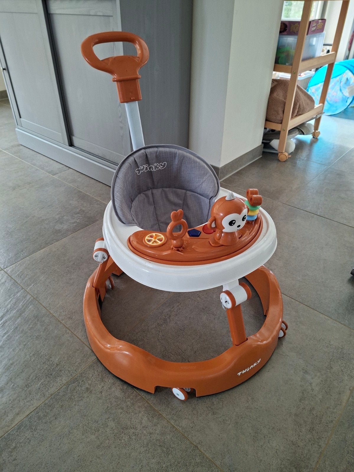loopstoel twinky, Ophalen