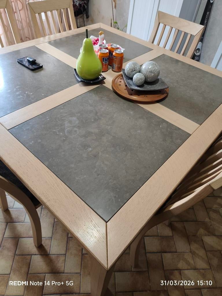 Table de salles à manger.