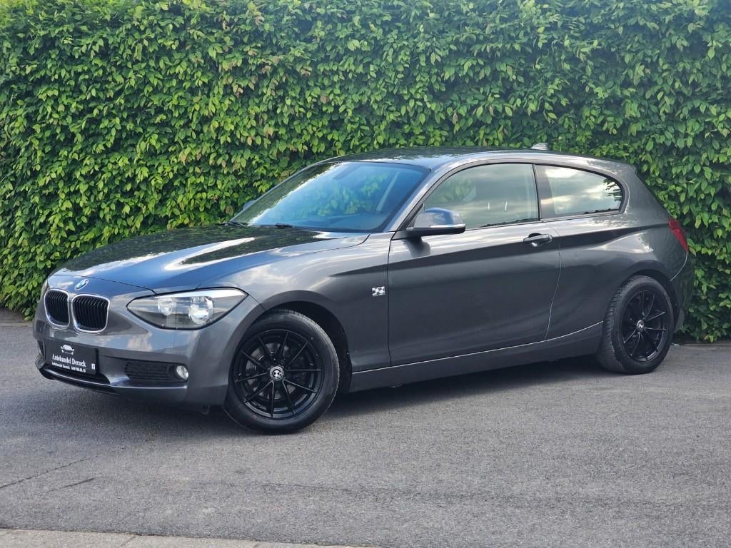 Bmw 1serie 116d checkered flag edition | handgeschakeld, Euro 5, Zwart, Navigatiesysteem, https://public.car-pass.be/vhr/e65ff86b-fbcf-4c30-a782-fe79bf45bf71