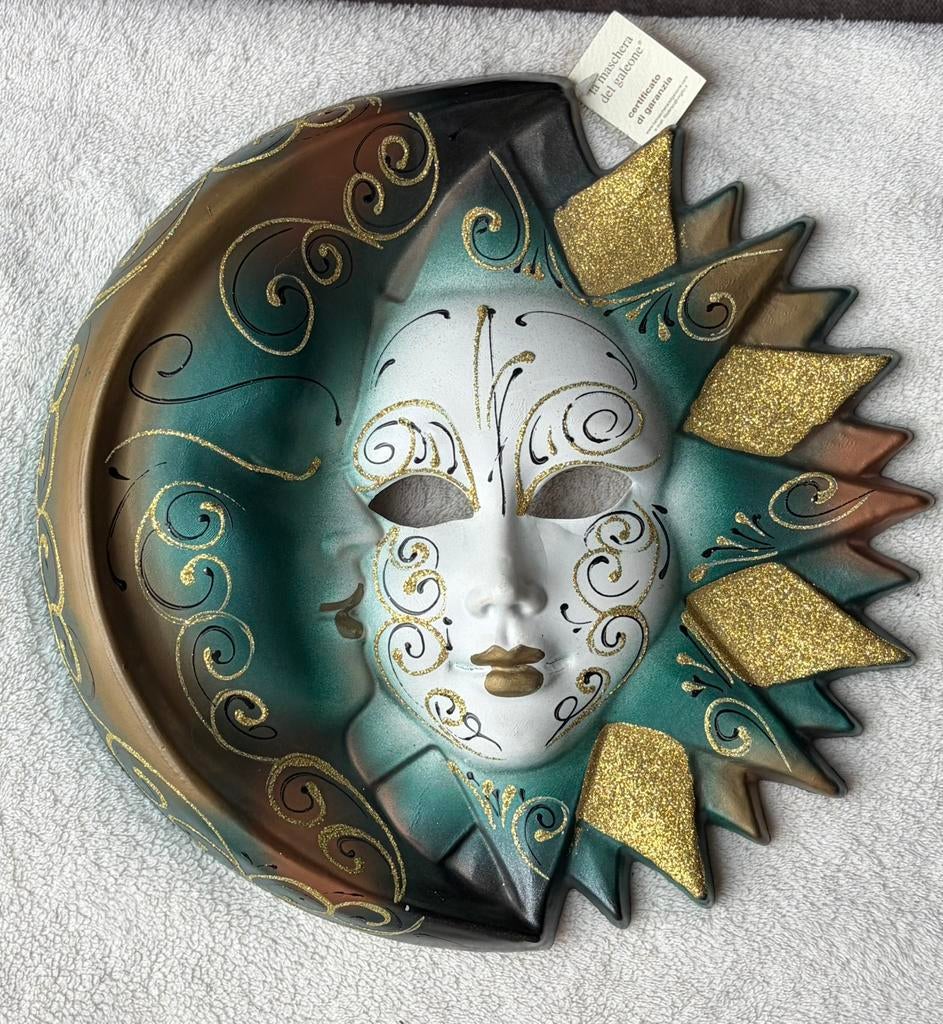 Venetiaans Masker, Ophalen