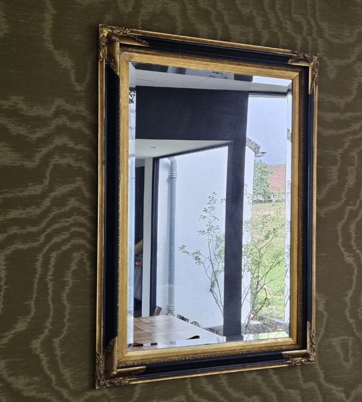 Vintage verguldde gouden stijl en zwart gelakte wandspiegel, Ophalen, Rechthoekig, 50 tot 100 cm, Minder dan 100 cm