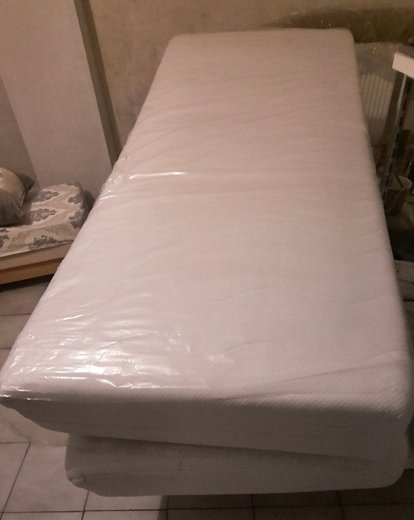 2 nouveaux matelas en mousse viscoélastique, Maison & Meubles, Enlèvement, 200 cm, Matelas