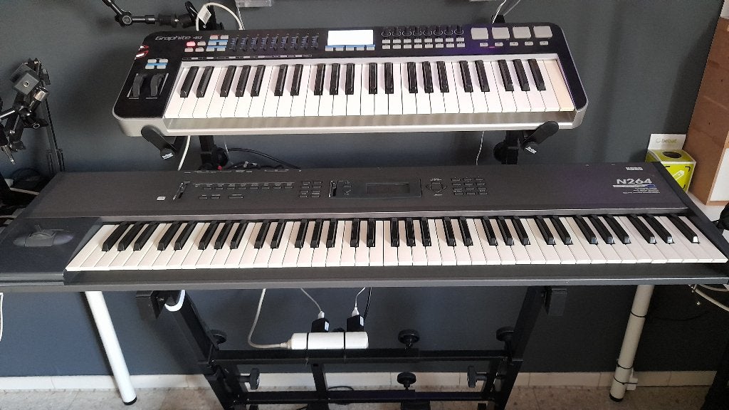 Korg N264, Korg, Enlèvement, Utilisé, Avec pied
