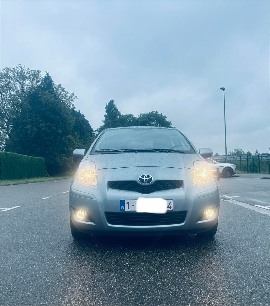 Yaris 1.3VTI 99pk• 27.000 km • 1ste eig, Auto's, Toyota, Particulier, Yaris, Benzine, Stadsauto, 5 deurs, Handgeschakeld, Zilver of Grijs
