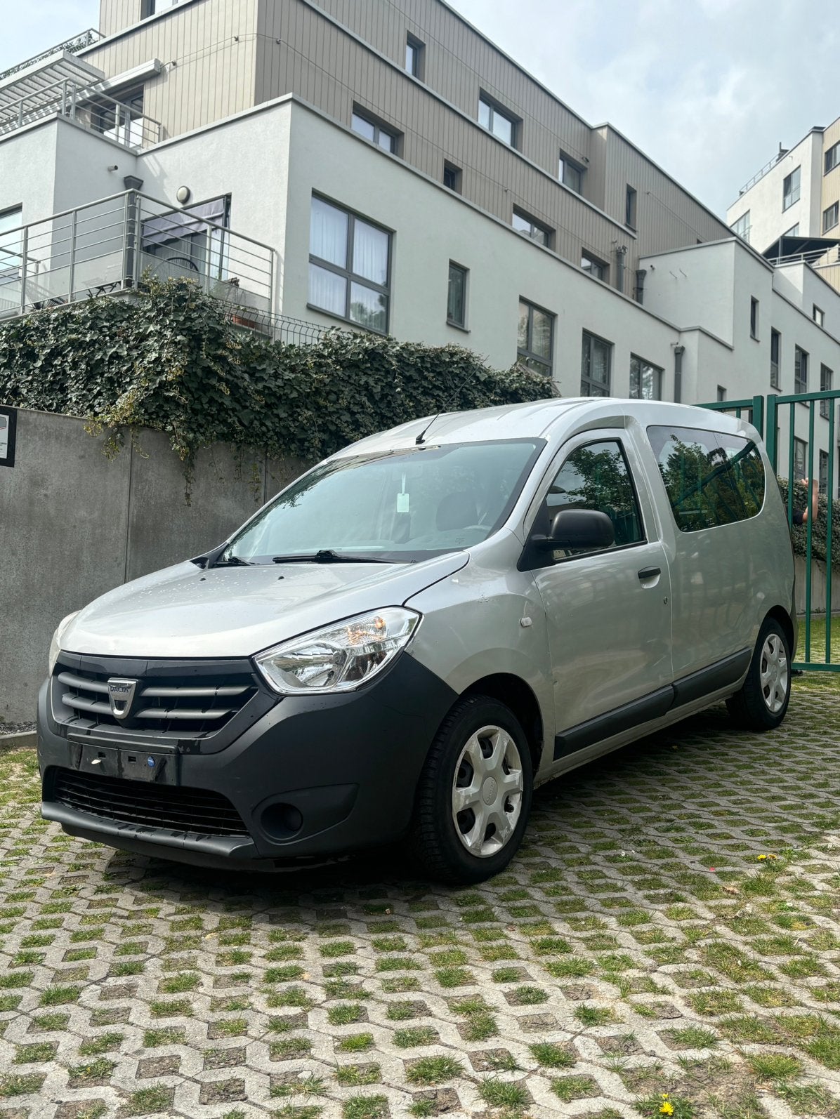 Dacia dokker, Autos, Dacia, Entreprise, Dokker, Airbags, Alarme, Bluetooth, Ordinateur de bord, Verrouillage central, Réception radio numérique