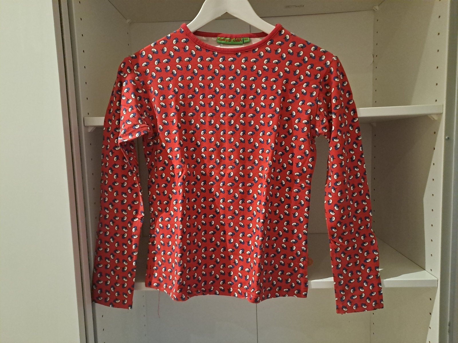 Mt 164 Rode T-shirt lange met lange mouwen en blauwe ogen, Gebruikt, Jongen of Meisje, Ophalen of Verzenden, Shirt of Longsleeve