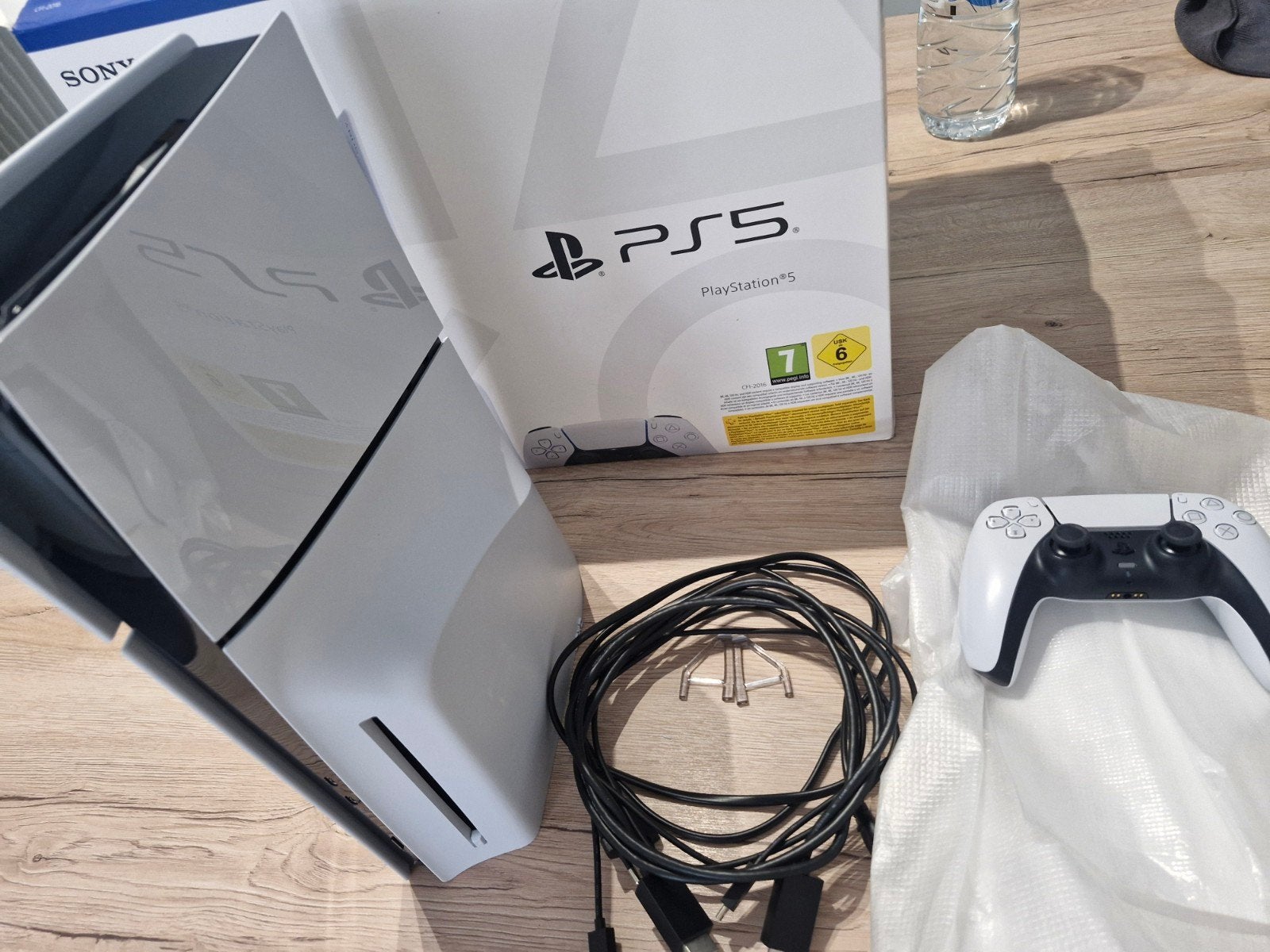 ps5 slim avec disque jamais utilisé + manette, Games en Spelcomputers, Ophalen, Nieuw, Met 1 controller
