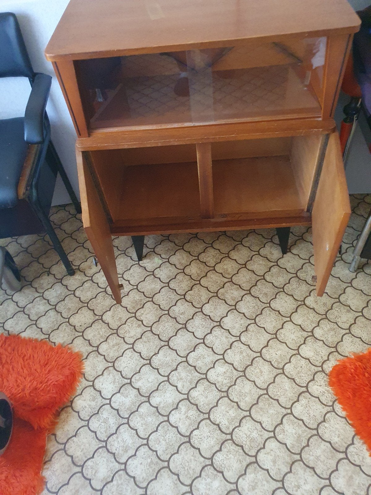 kast met glas, Ophalen