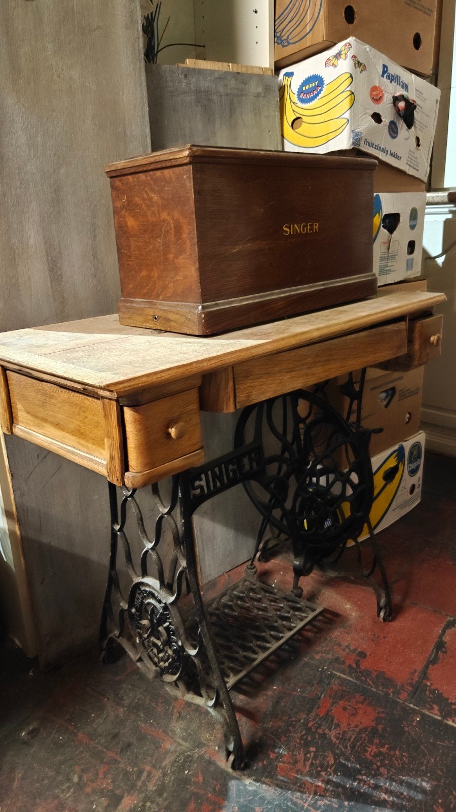 Machine à coudre Grandmother's Singer, Antiquités & Art, Antiquités | Bureau & Affaires, Enlèvement