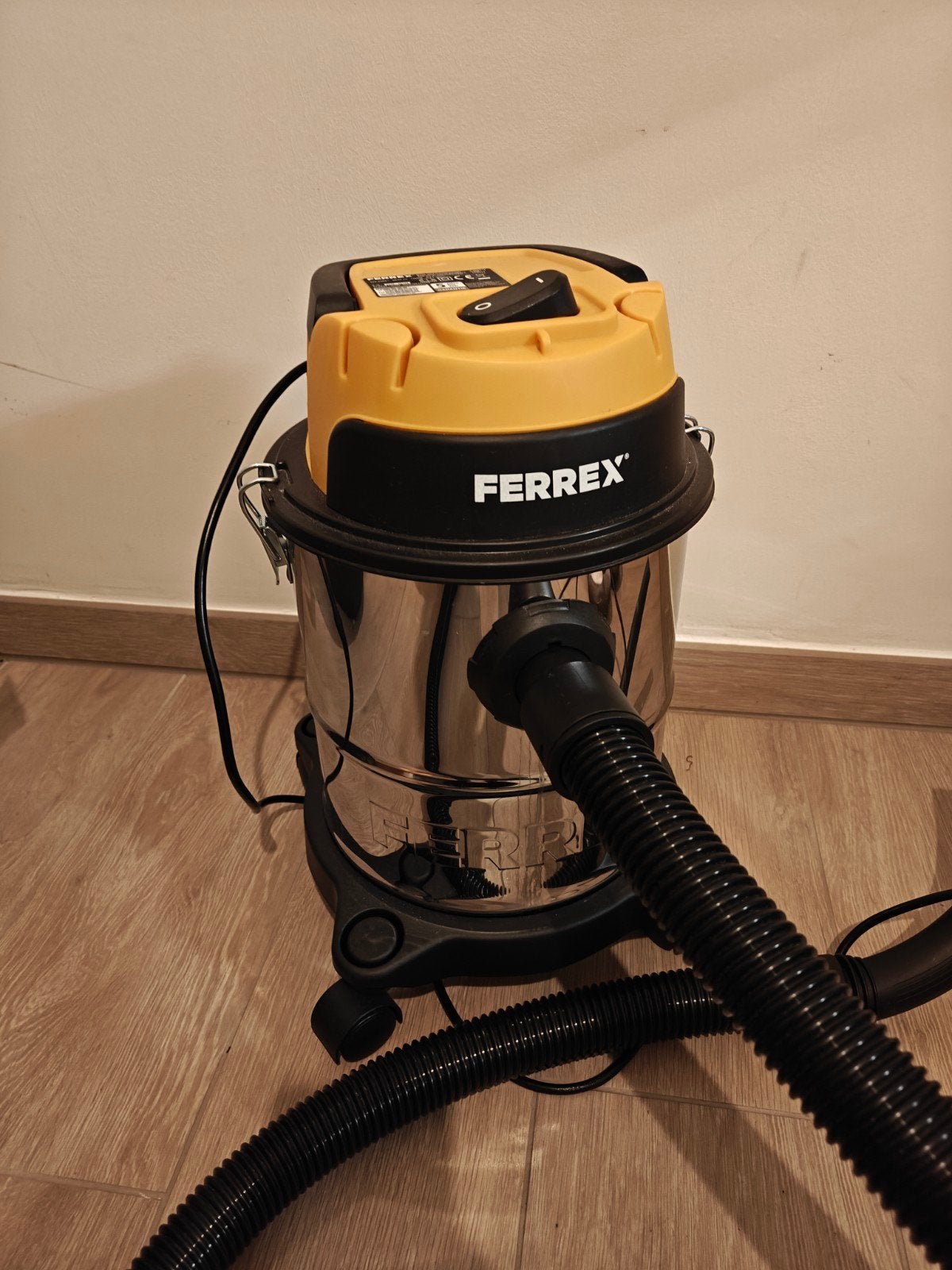 Aspirateur sec et humide, Enlèvement