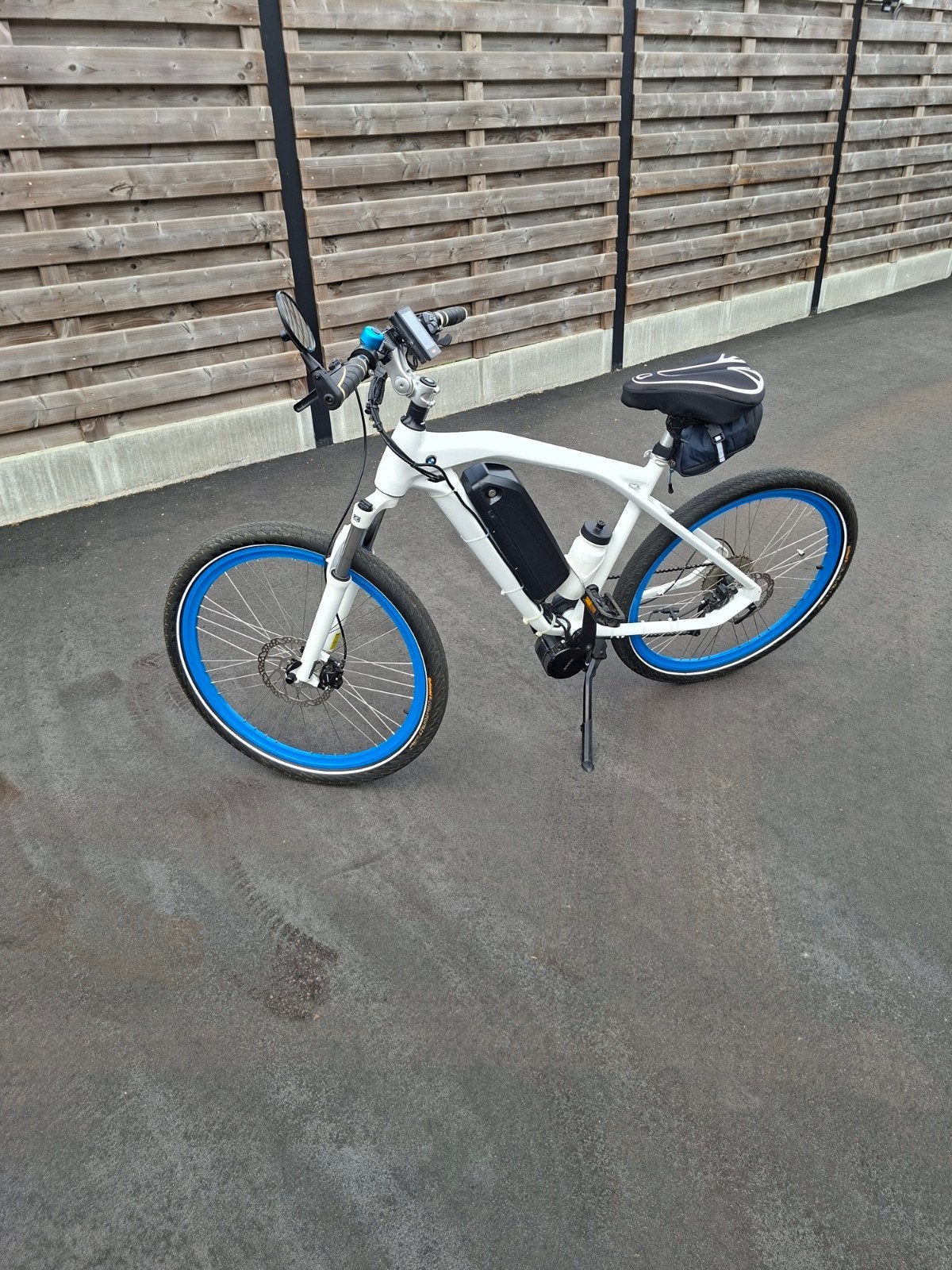 BMW elektrische fiets
Nieuwe batterij kan tot 200 km
Schijf, Fietsen en Brommers, Ophalen, Zo goed als nieuw, Schijfrem, Heren