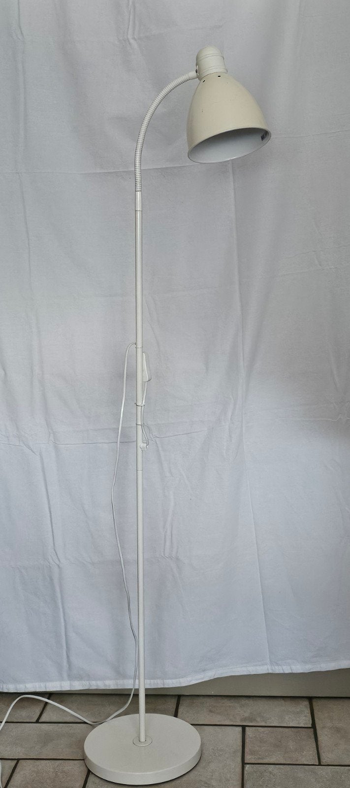Lampadaire sur pied blanc - Éclairage orientable