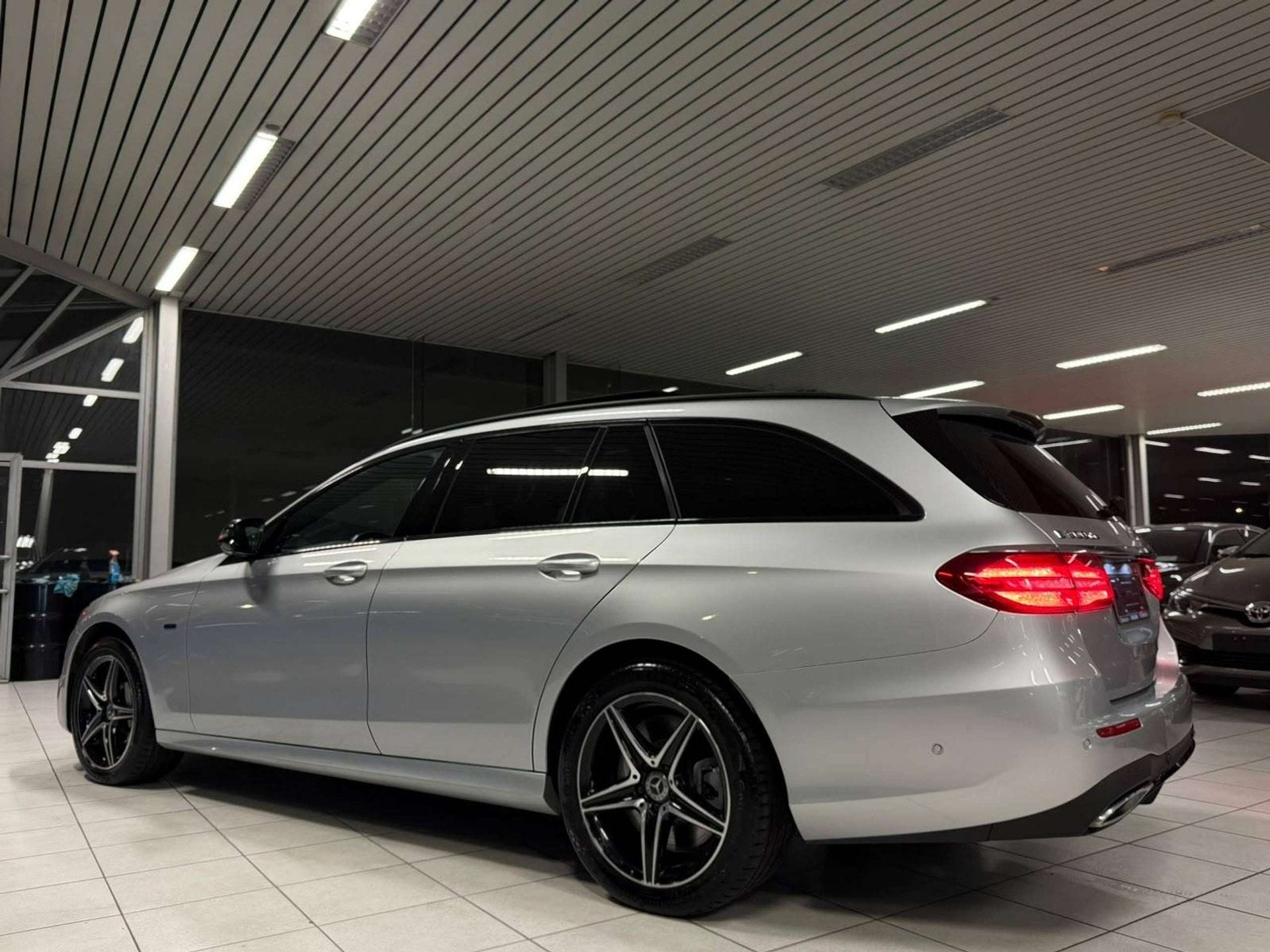 Mercedes-Benz E300de AMG-Pack Automatique 2.0D Hybride 143kW, Auto's, Automaat, Achterwielaandrijving, Euro 6, 5 deurs