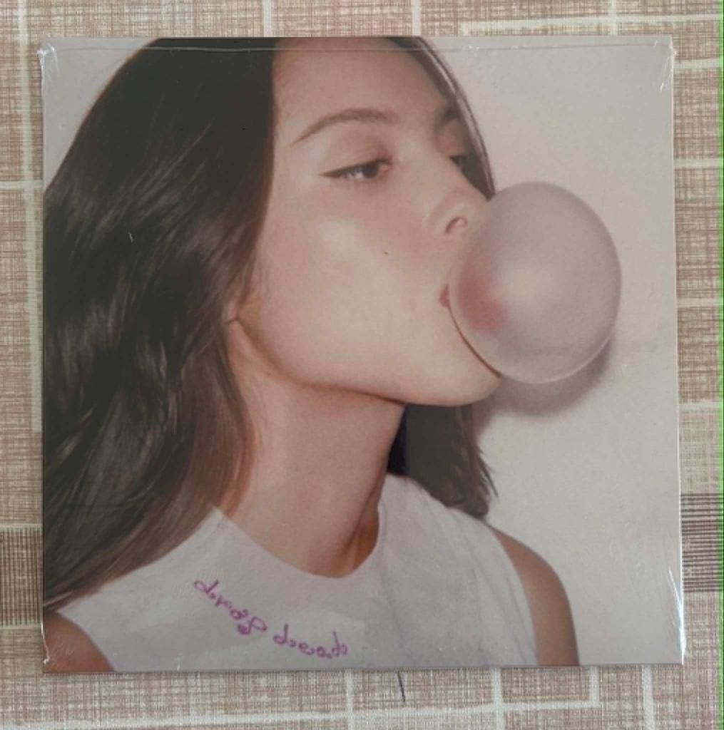 Olivia Rodrigo - Drop Dead (SV), 7 inch, Ophalen of Verzenden, Nieuw in verpakking, Colored vinyl