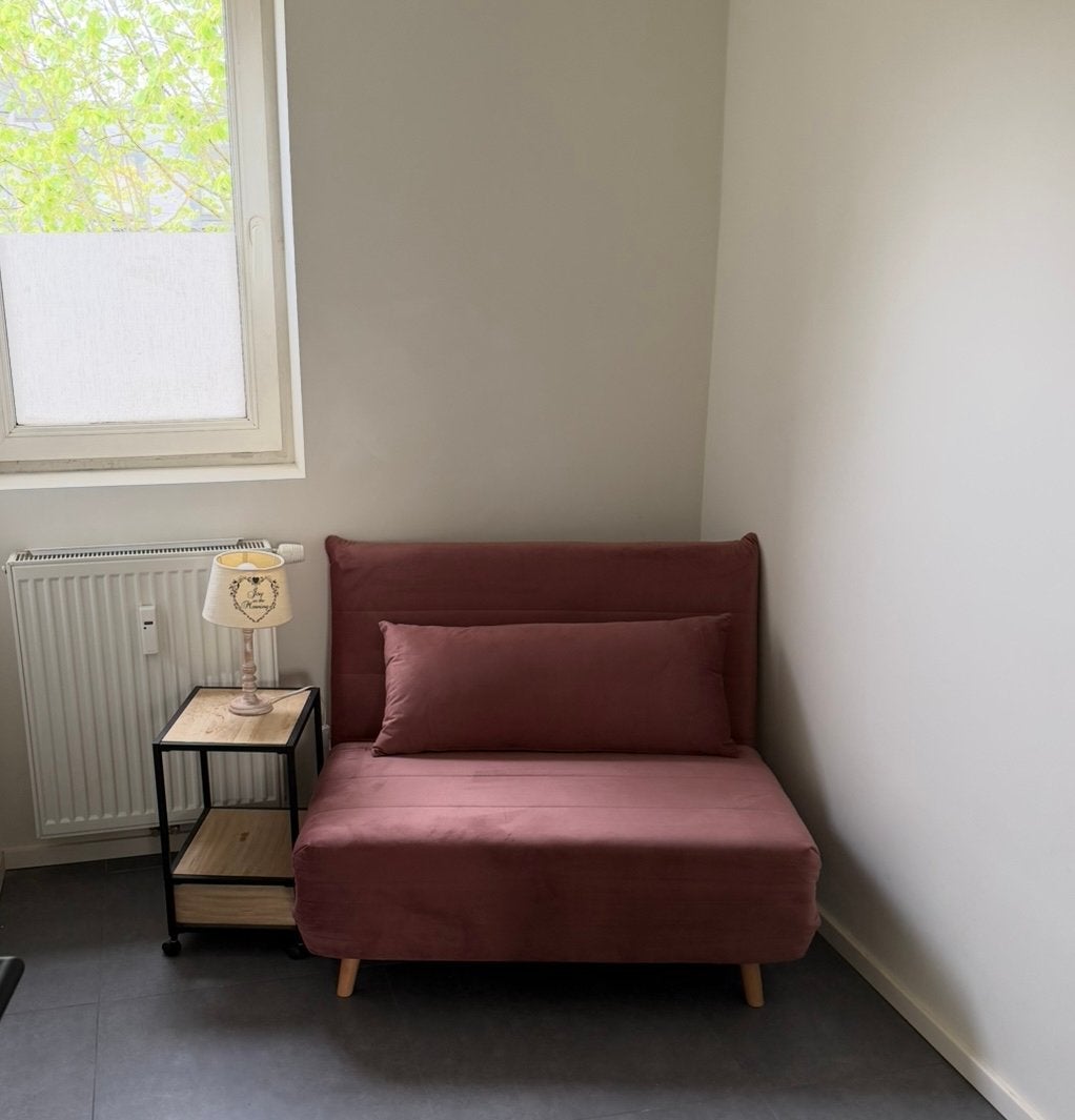 Prachtig zetelbed, in perfecte staat!, Huis en Inrichting, Ophalen, 100 tot 125 cm, Modern bed met houten pootjes, Zo goed als nieuw