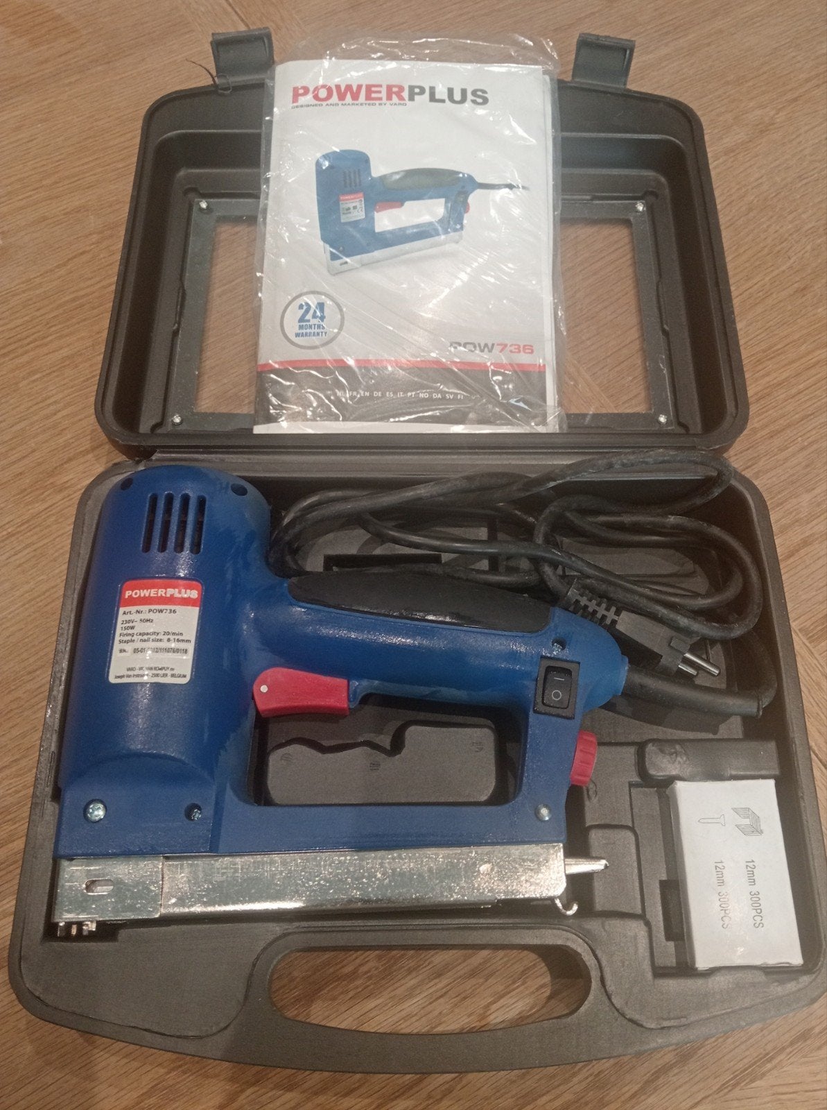 Agrafeuse / Cloueuse électrique Powerplus POW736 (150W), Doe-het-zelf en Bouw, Gereedschap | Zaagmachines, Ophalen of Verzenden
