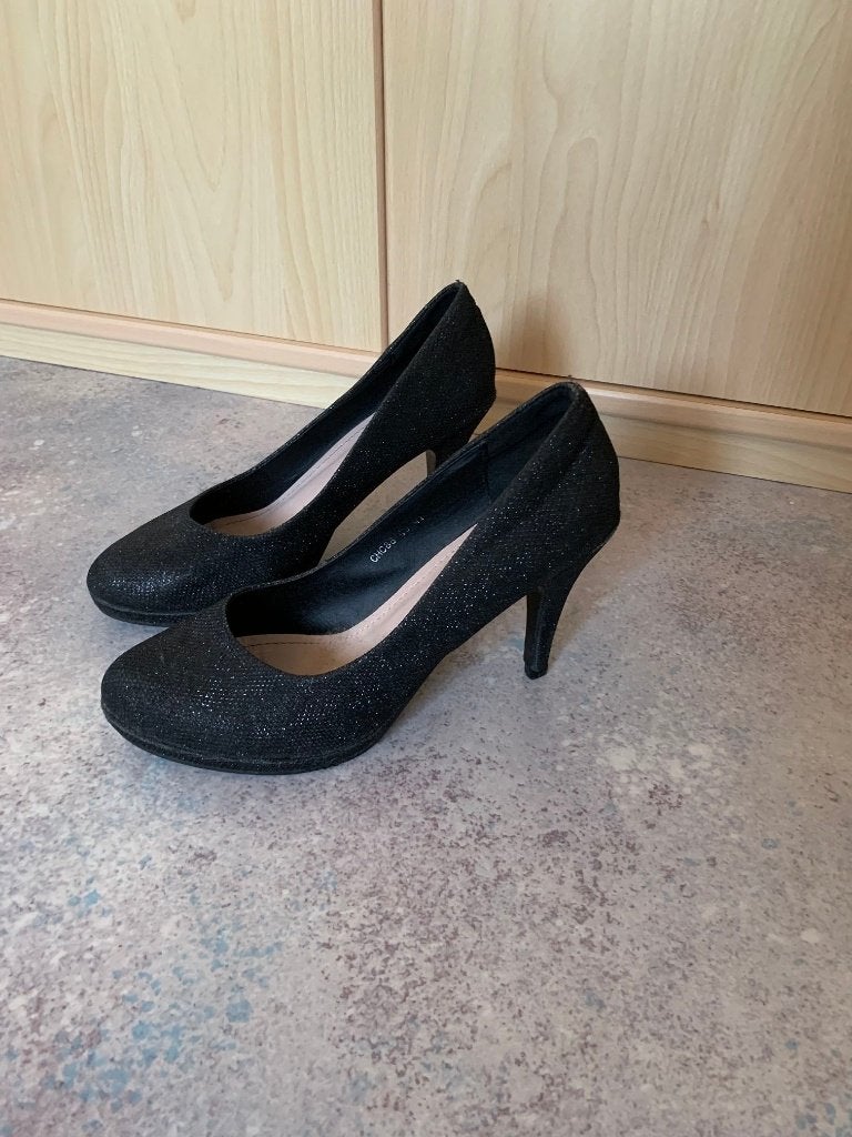 2 paar zwarte hakken pumps , 1 met glitters maat 41, Kleding | Dames, Zwart, Ophalen of Verzenden, Gedragen, Pumps