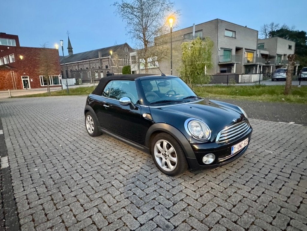 MINI Cooper Cabrio 1.6 benzine, lederen airco,velgen, Auto's, Voorwielaandrijving, Zwart, Cabriolet, Zwart