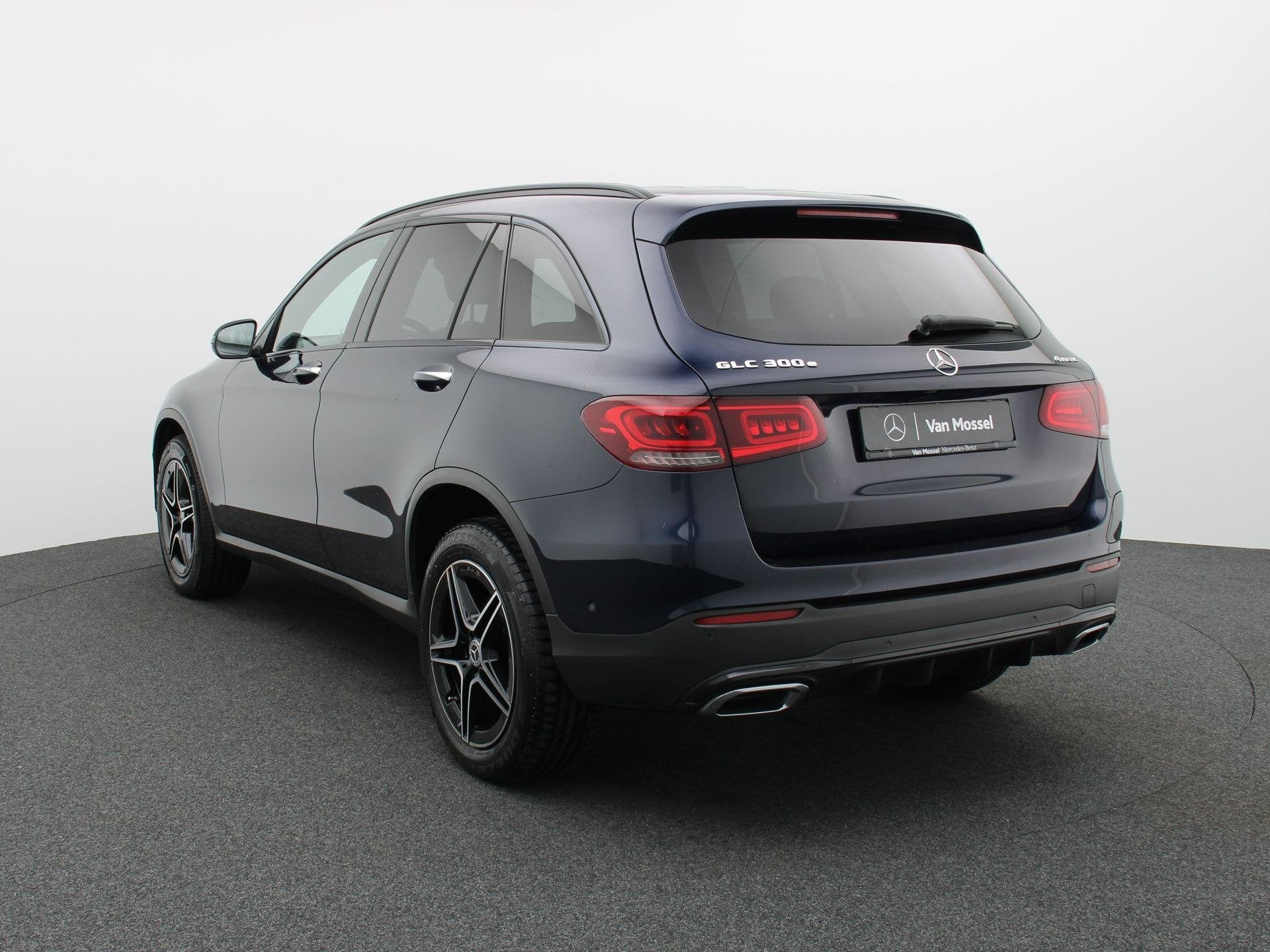 Mercedes-Benz GLC 300e SUV AMG LINE + PANO DAK + BURMESTER +, Auto's, Automaat, Dealer onderhouden, Gebruikt, 4 cilinders