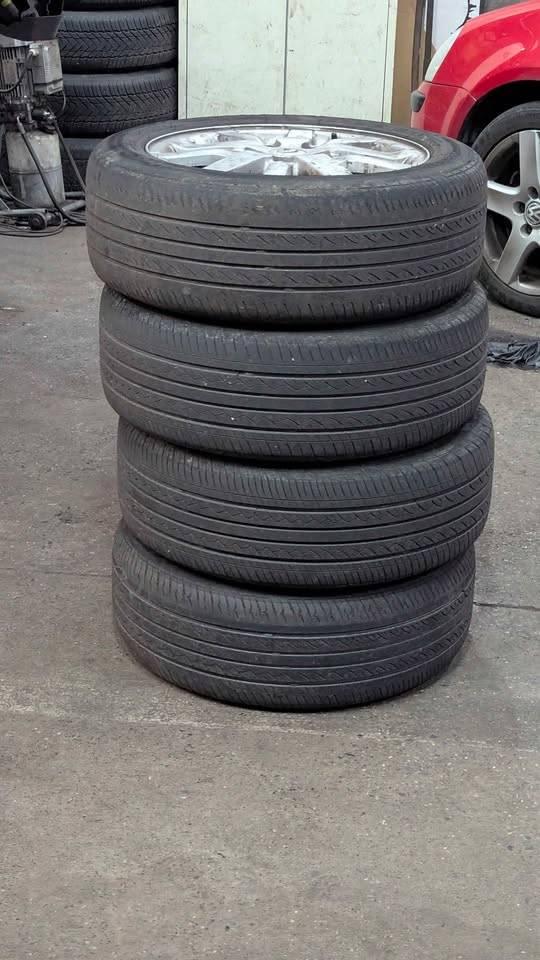 4 205/65/16 banden op Renault 5x114.3 ET47 velgen, Auto-onderdelen, Banden en Velgen, Band(en), 16 inch, 205 mm, Gebruikt, Ophalen