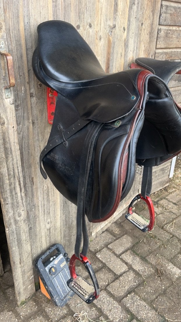 Stübben springzadel te koop, Ophalen, Vlakke zit, Stubben, M (17 inch)