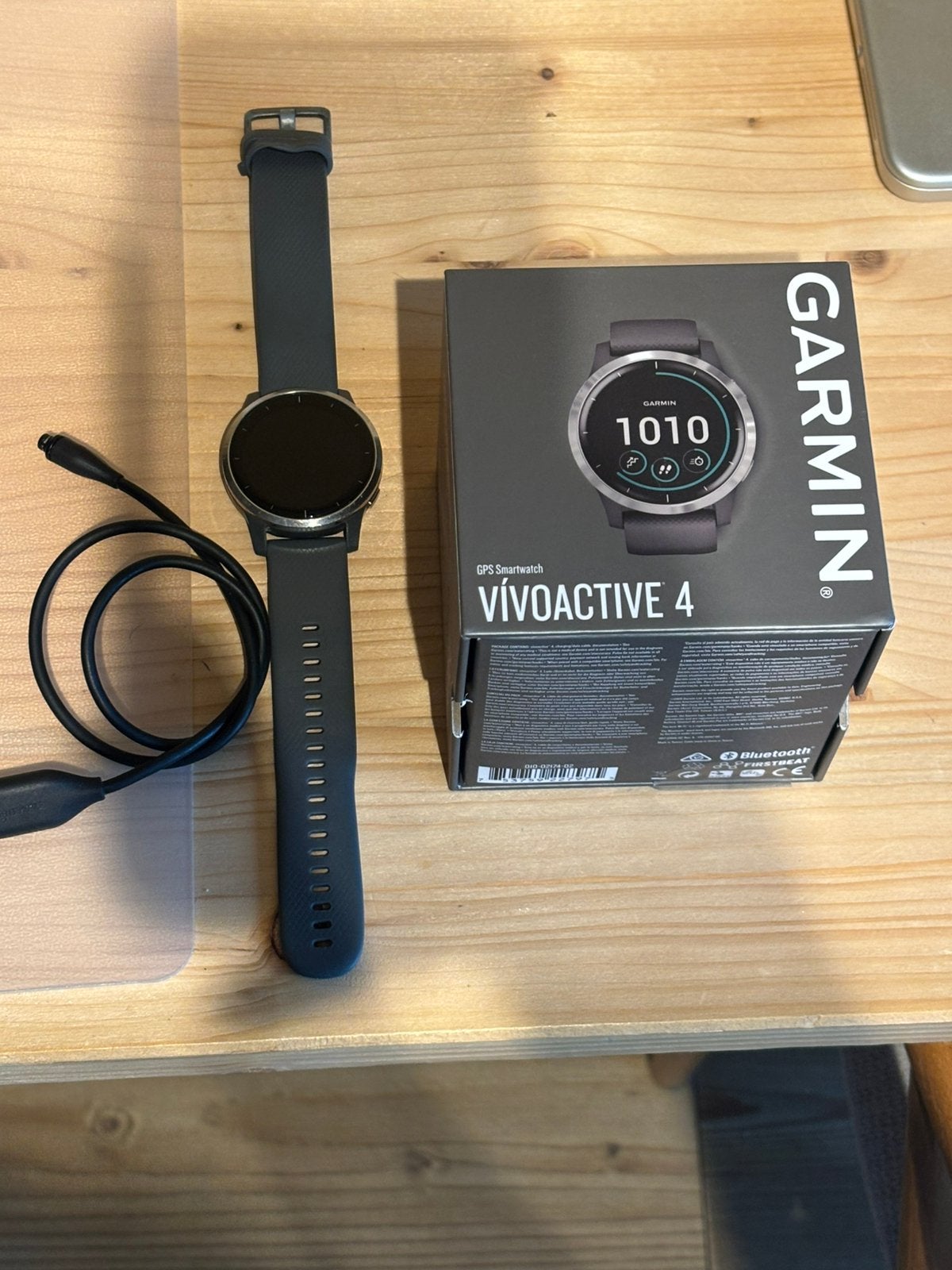 Garmin Vivoactive 4, Handtassen en Accessoires, Gebruikt, Ophalen of Verzenden, Waterdicht, Grijs