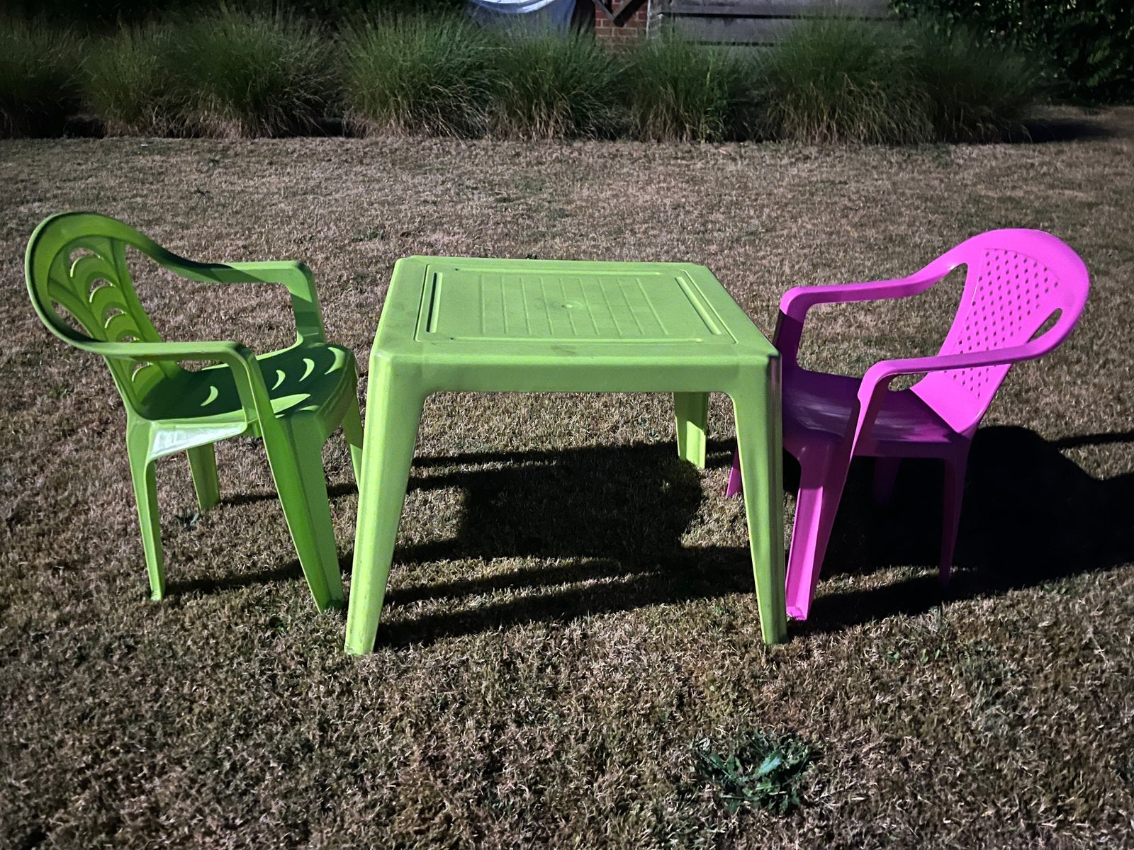 Kinder tafel met twee stoelen, Ophalen of Verzenden, Zo goed als nieuw, Kunststof, Stapelbaar
