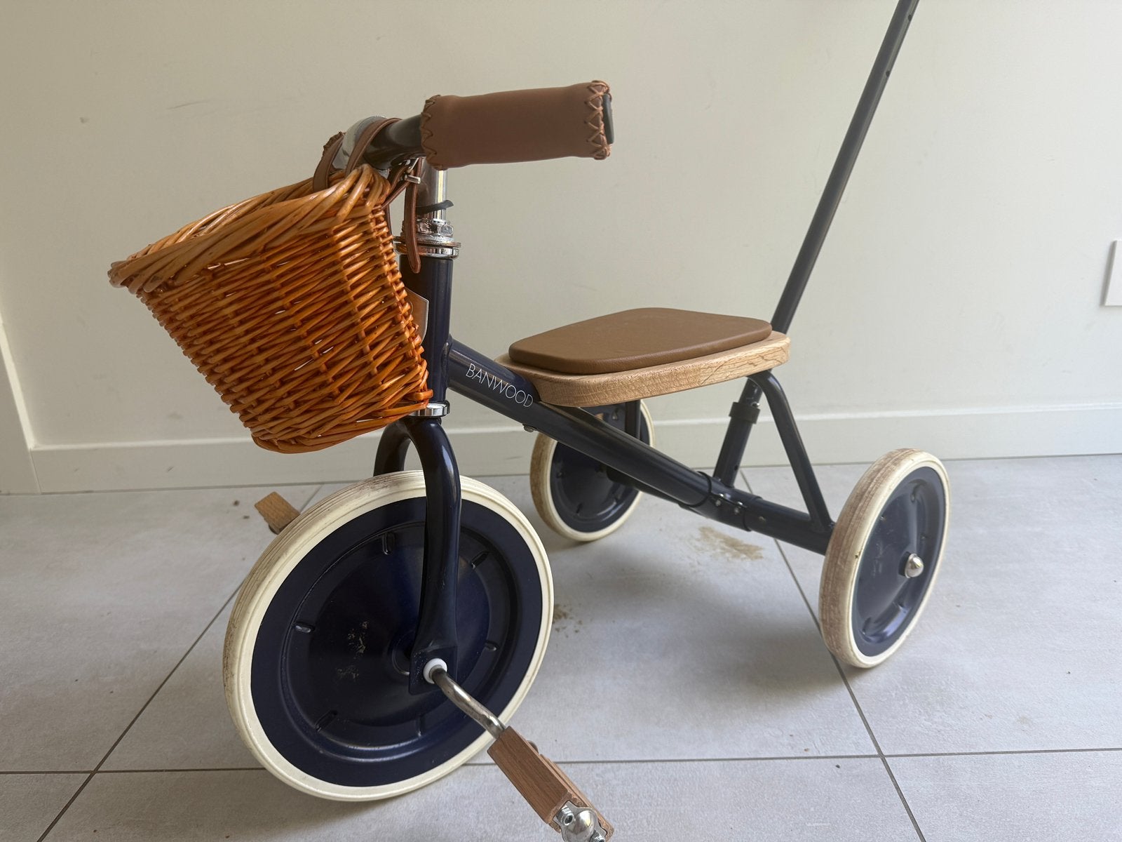 Tricycle Banwood Trike Navy avec panier en osier, Vélos & Vélomoteurs, Enlèvement, Comme neuf