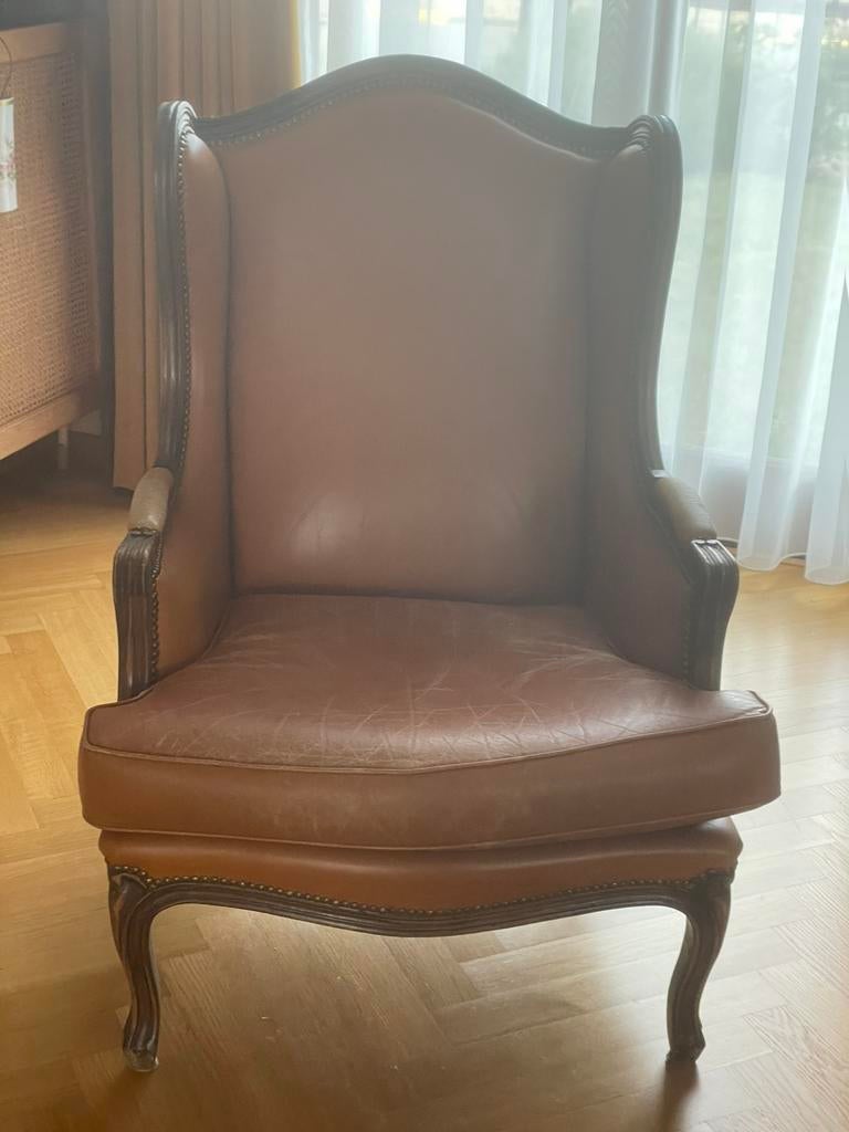 Klassieke lederen fauteuil – tijdloos & karaktervol, Antiek en Kunst, Antiek | Meubels | Stoelen en Sofa's, Ophalen
