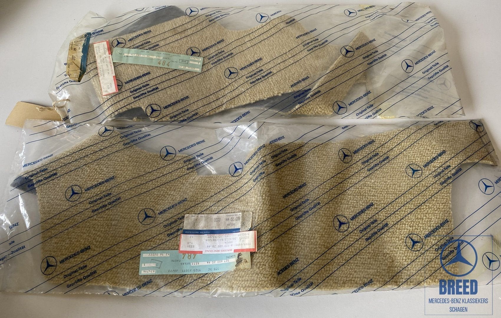 NOS bekleding onder achterbank crème voor Mercedes-Benz W123, Auto-onderdelen, Interieur en Bekleding, -, Nieuw, Ophalen of Verzenden