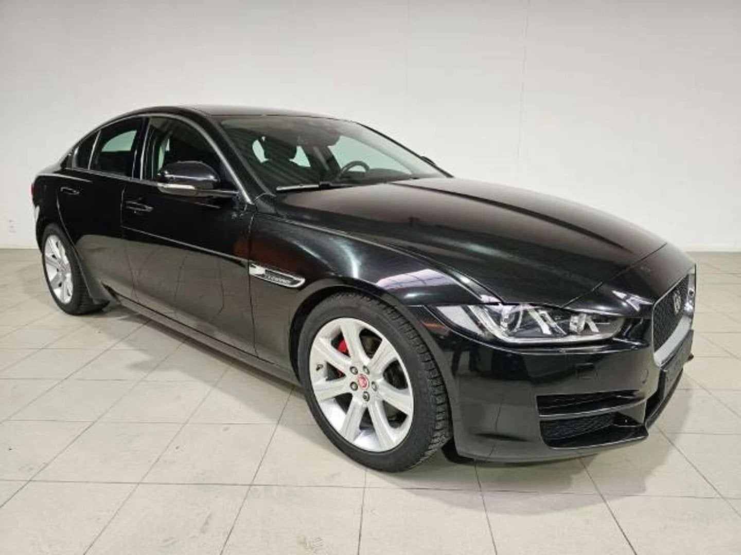 Jaguar XE XE 2.0 D Prestige (bj 2015, automaat), Auto's, Automaat, 4 deurs, 4 cilinders, 2135 kg