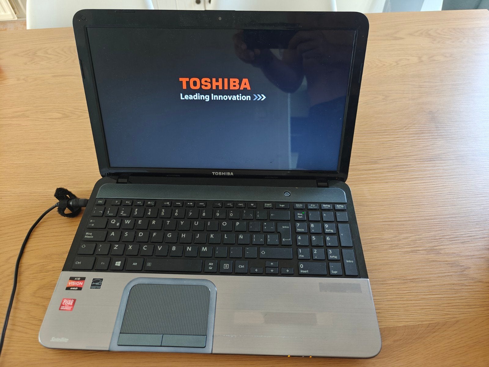 PC Portable Toshiba Satellite – AMD Quad-Core, Informatique & Logiciels, Ordinateurs portables Windows, Utilisé, 16 pouces, HDD