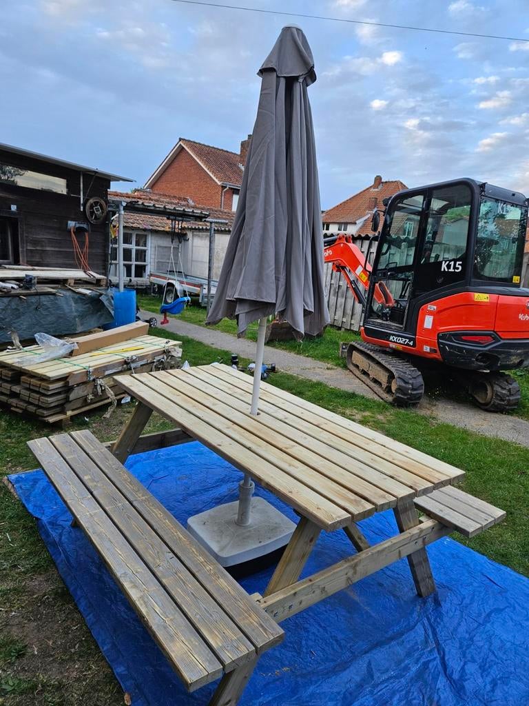 Picknicktafels geïmpregneerd inclusief parasols +voetparasol, Ophalen