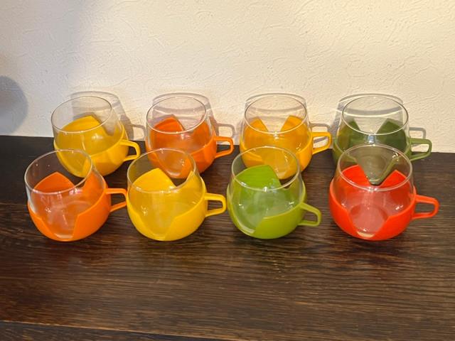 8 vintage theeglazen, kunststof onderkant, Ophalen
