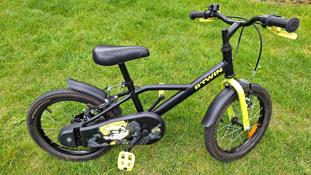 Btwin 16 inch kinderfiets zwart Dark Hero, Fietsen en Brommers, Fietsen | Kinderfietsjes, Ophalen, B-twin, 16 tot 20 inch, Velgrem