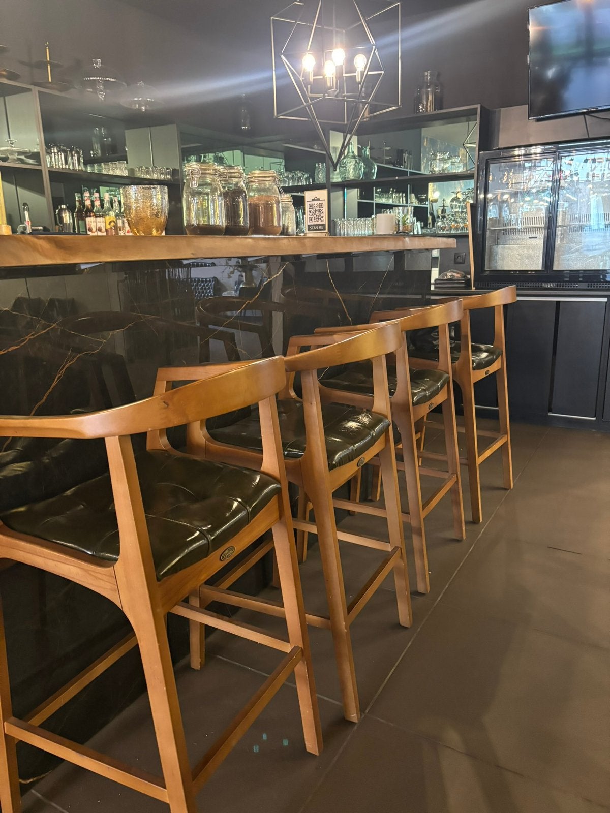 Lot de 4 chaises de bar et 3 meubles de salon, Maison & Meubles, Tabourets de bar, Enlèvement, Comme neuf