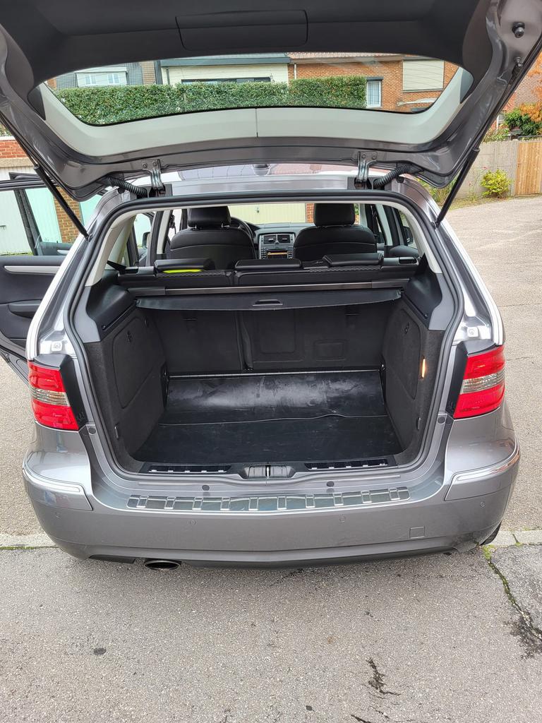 Mercedes B180 Automatic 2010 | 130.050 km | Essence, Enlèvement, Comme neuf
