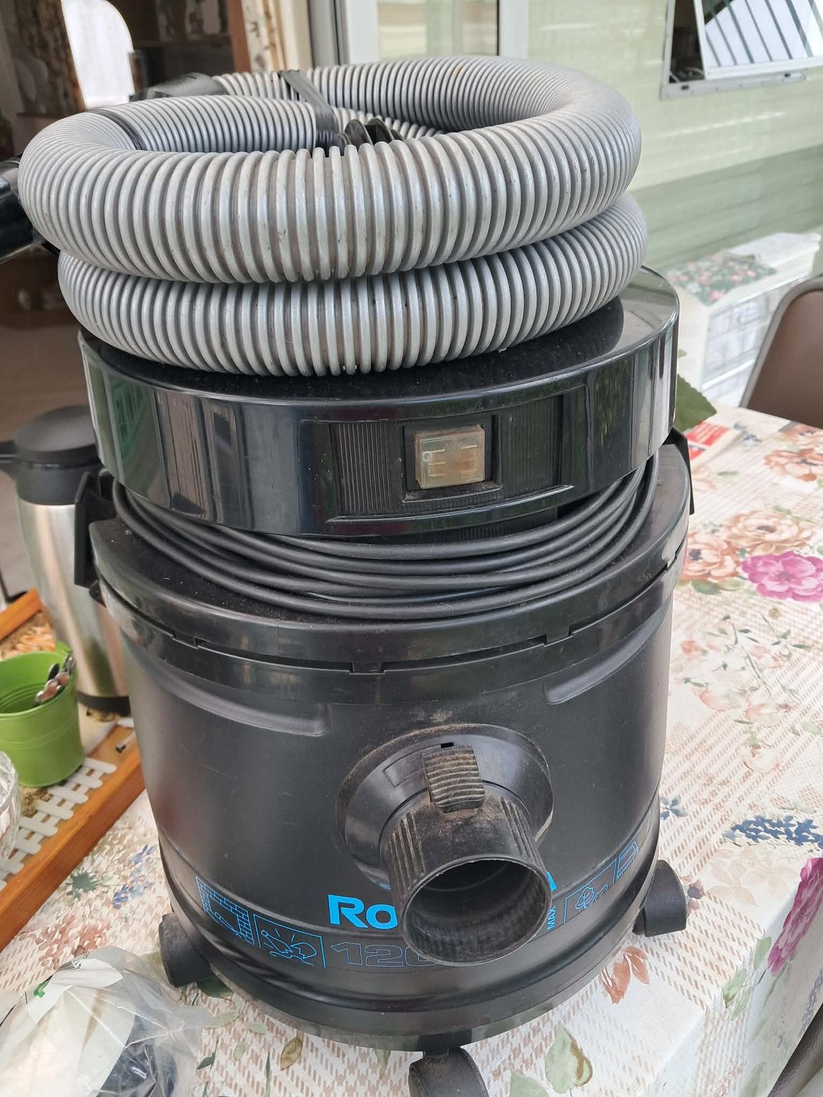 Aspirateur rowenta 1200 watt pour dechets et eau etat neuf, Enlèvement, Comme neuf, Rowenta